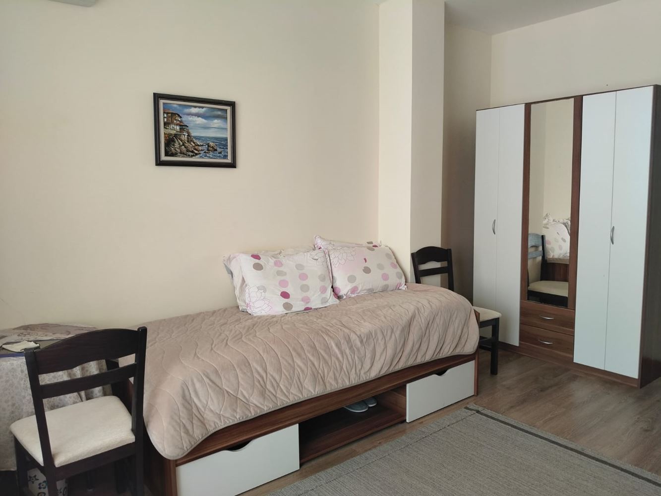 Просторный трехэтажный индивидуальный дом в центре Равды – комфорт, престиж и полная самостоятельность