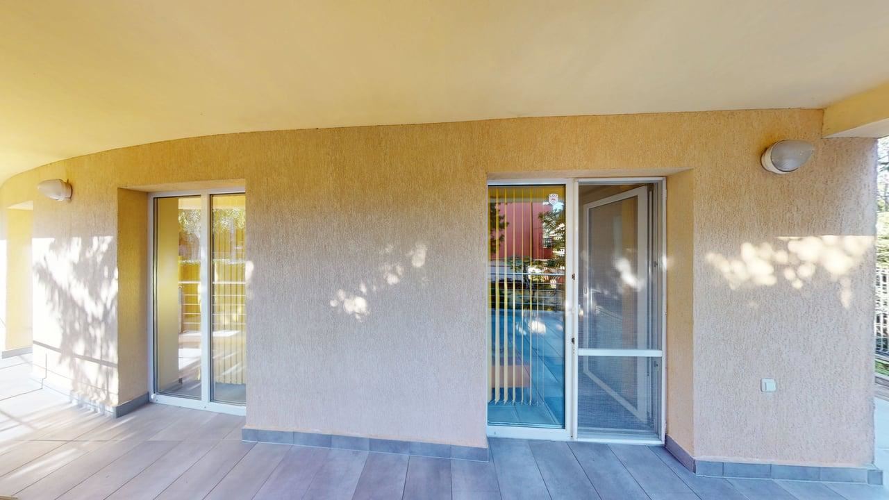 Панорамный четырёхэтажный дом с 8 спальнями и видом на море в к.к. Солнечный Берег – без таксы за обслуживание