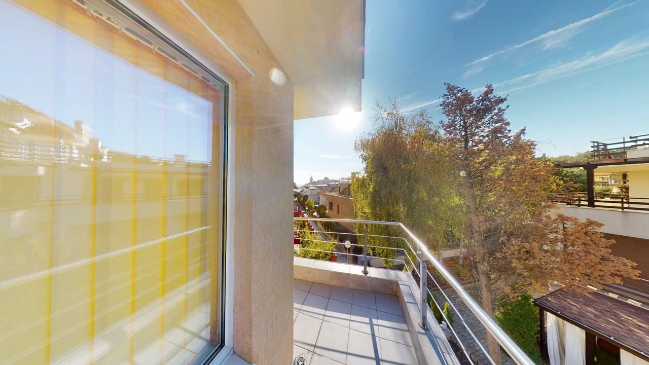 Панорамный четырёхэтажный дом с 8 спальнями и видом на море в к.к. Солнечный Берег – без таксы за обслуживание