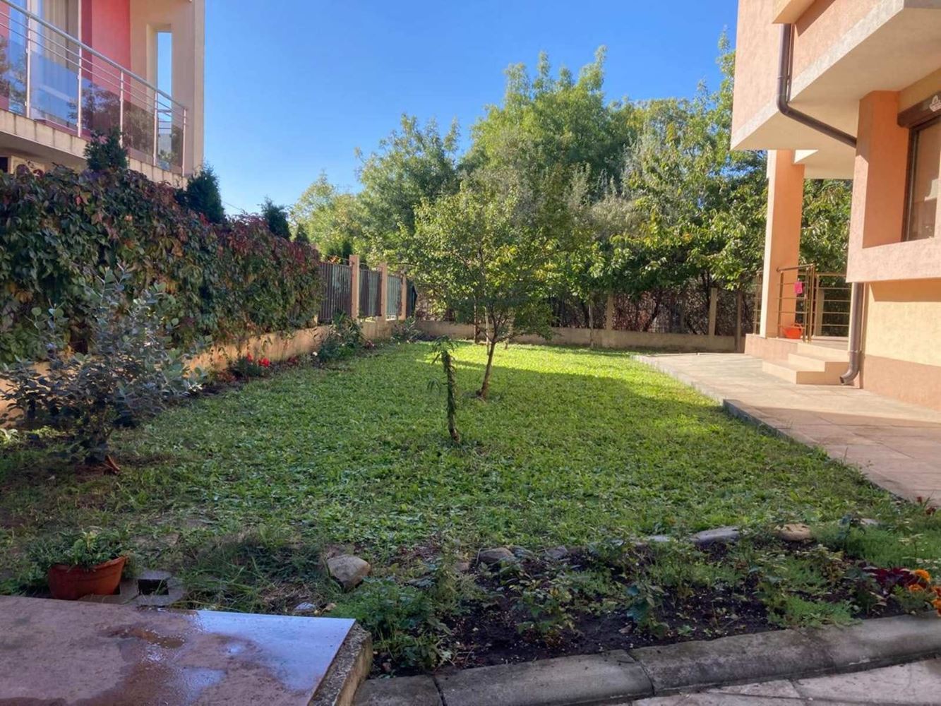 Просторный трехэтажный индивидуальный дом в центре Равды – комфорт, престиж и полная самостоятельность