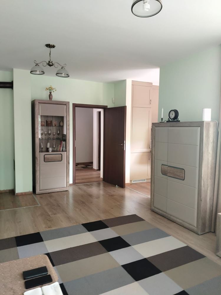 Просторный трехэтажный индивидуальный дом в центре Равды – комфорт, престиж и полная самостоятельность