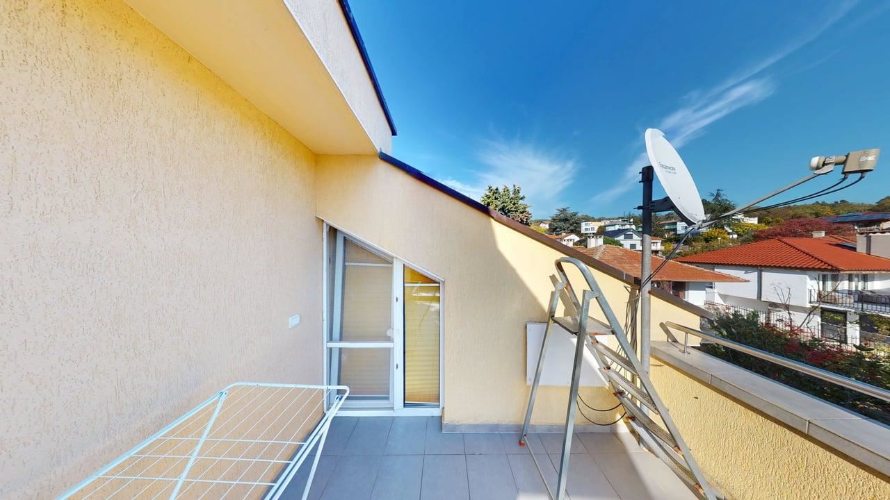 Панорамный четырёхэтажный дом с 8 спальнями и видом на море в к.к. Солнечный Берег – без таксы за обслуживание