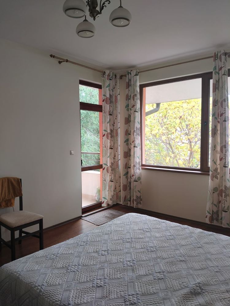 Просторный трехэтажный индивидуальный дом в центре Равды – комфорт, престиж и полная самостоятельность