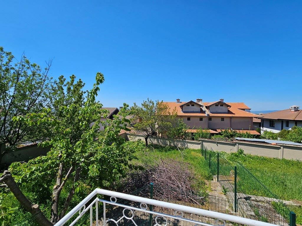 Просторный индивидуальный дом с панорамным видом в Кошарице