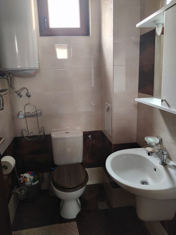 Просторный трехэтажный индивидуальный дом в центре Равды – комфорт, престиж и полная самостоятельность