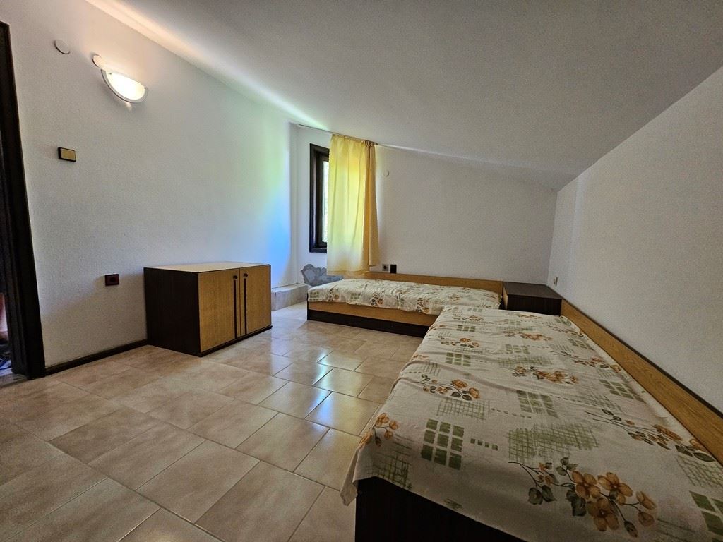 Просторный индивидуальный дом с панорамным видом в Кошарице