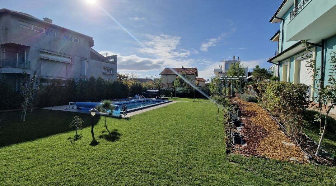 Современный дом с морской панорамой и подогреваемым бассейном в Червенка, Черноморец