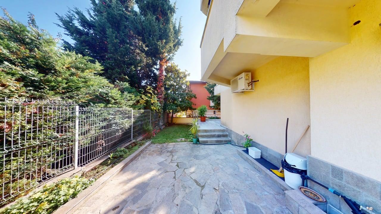 Панорамный четырёхэтажный дом с 8 спальнями и видом на море в к.к. Солнечный Берег – без таксы за обслуживание