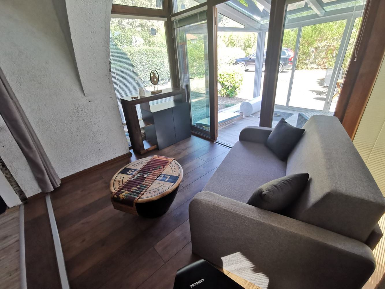 Двухэтажный отдельный дом в селе Горица – полностью обновлённый дом с двором и прекрасной верандой