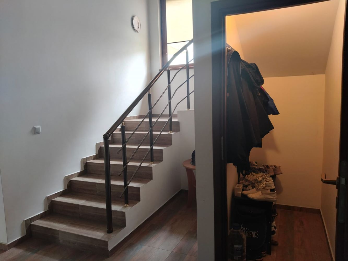 Просторный трехэтажный индивидуальный дом в центре Равды – комфорт, престиж и полная самостоятельность