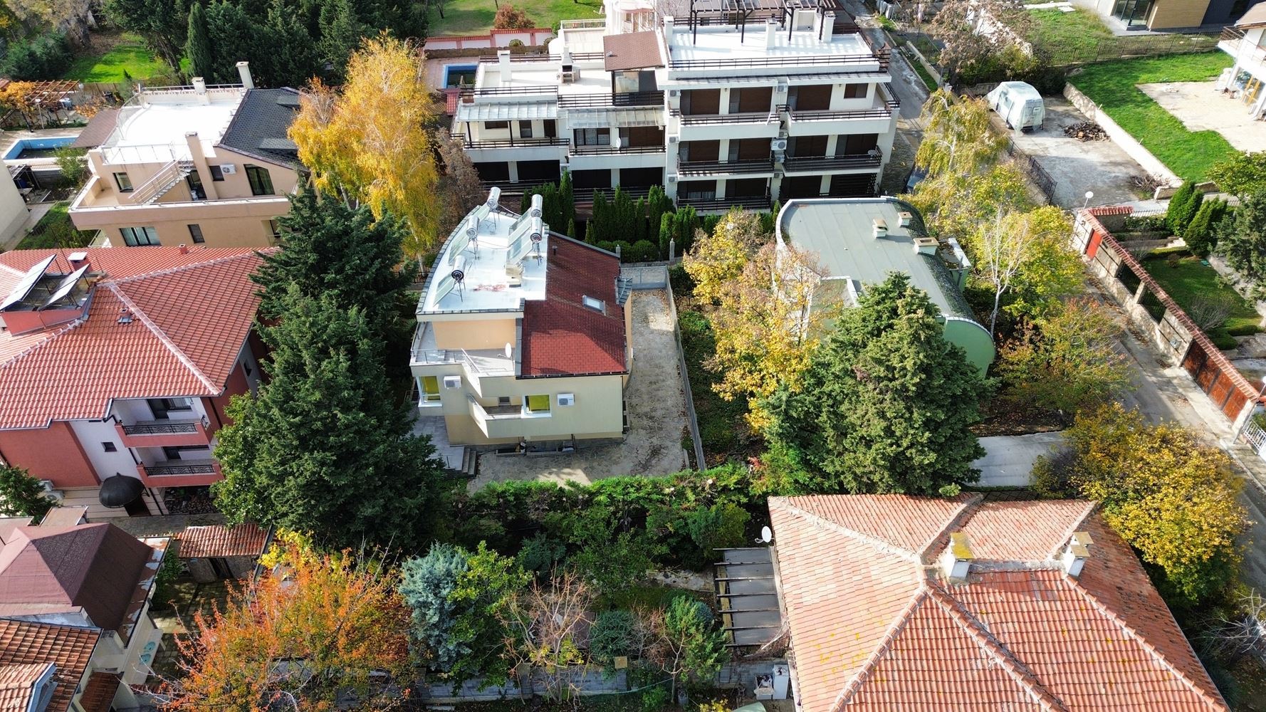 Панорамный четырёхэтажный дом с 8 спальнями и видом на море в к.к. Солнечный Берег – без таксы за обслуживание