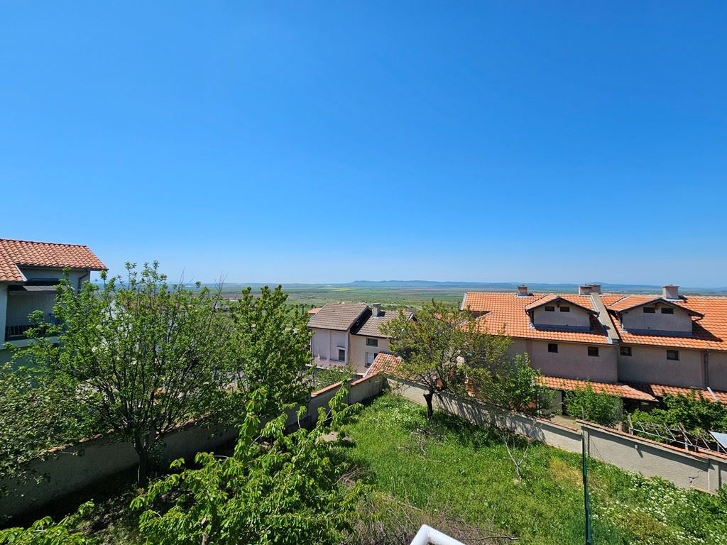 Просторный индивидуальный дом с панорамным видом в Кошарице