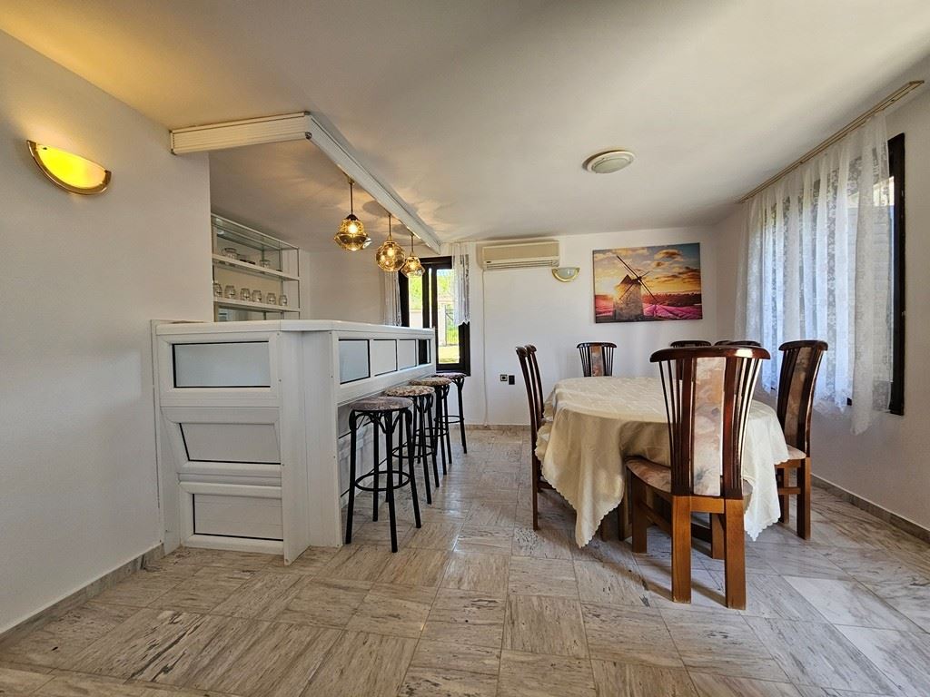 Просторный индивидуальный дом с панорамным видом в Кошарице