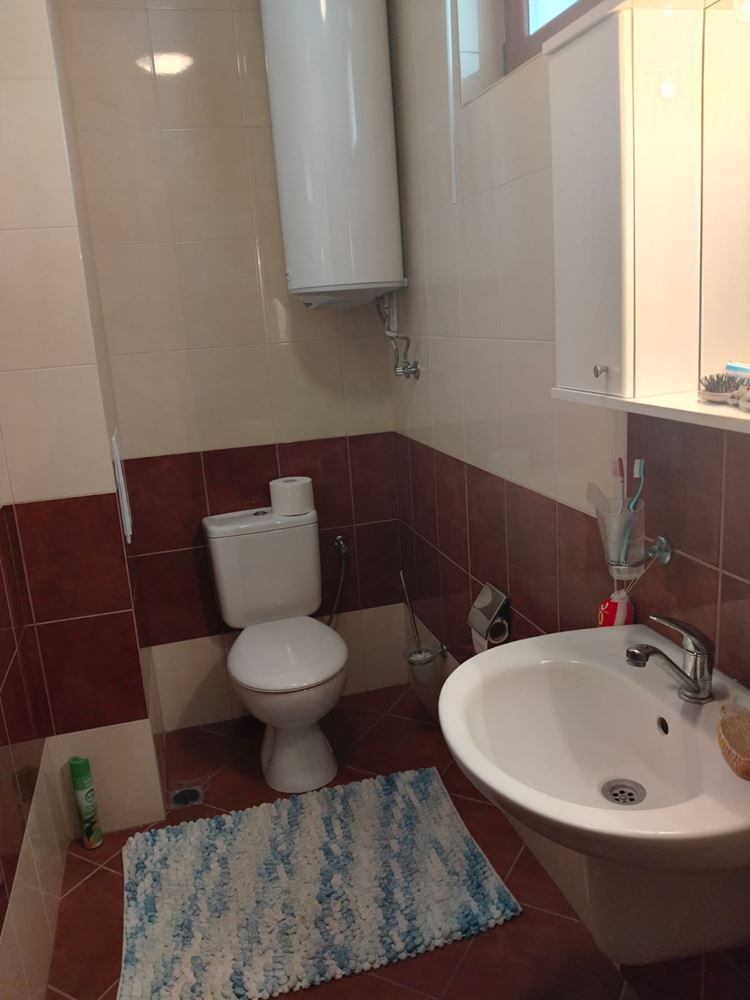 Просторный трехэтажный индивидуальный дом в центре Равды – комфорт, престиж и полная самостоятельность