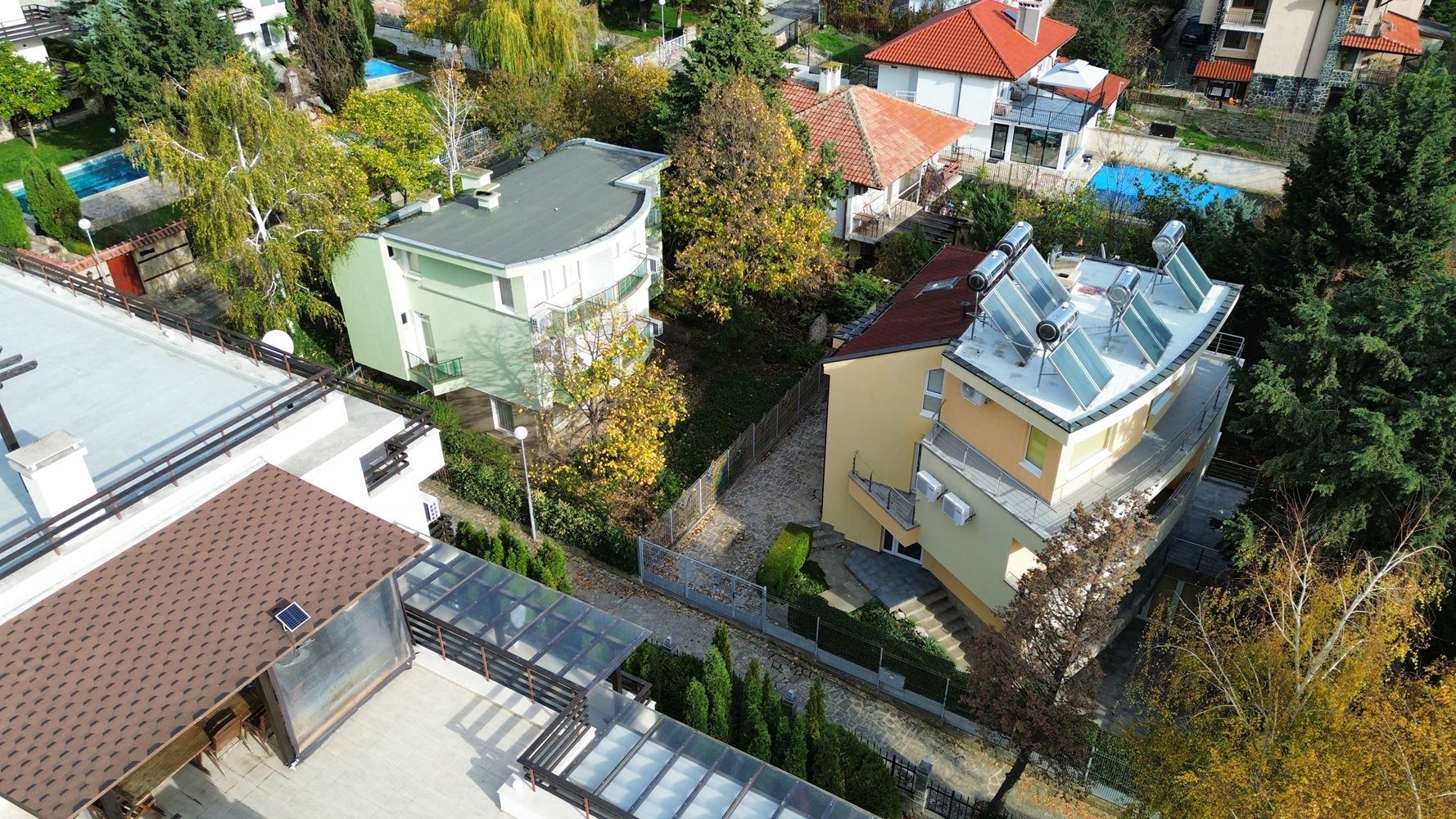 Панорамный четырёхэтажный дом с 8 спальнями и видом на море в к.к. Солнечный Берег – без таксы за обслуживание