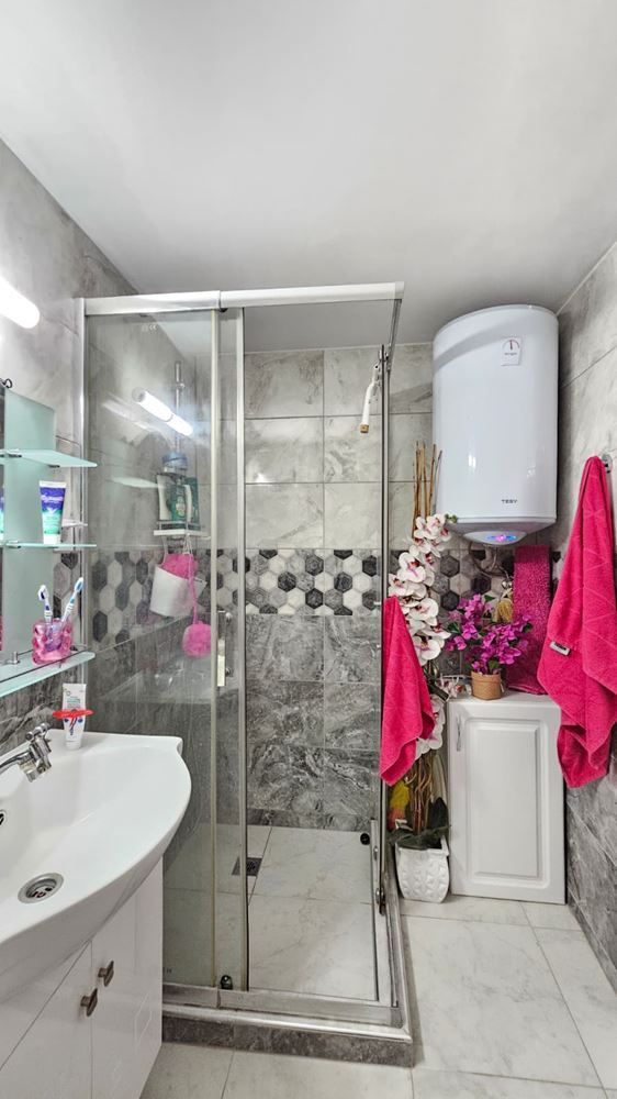 Исключительный одноэтажный дом с просторным двором в спокойной деревне Кошарица