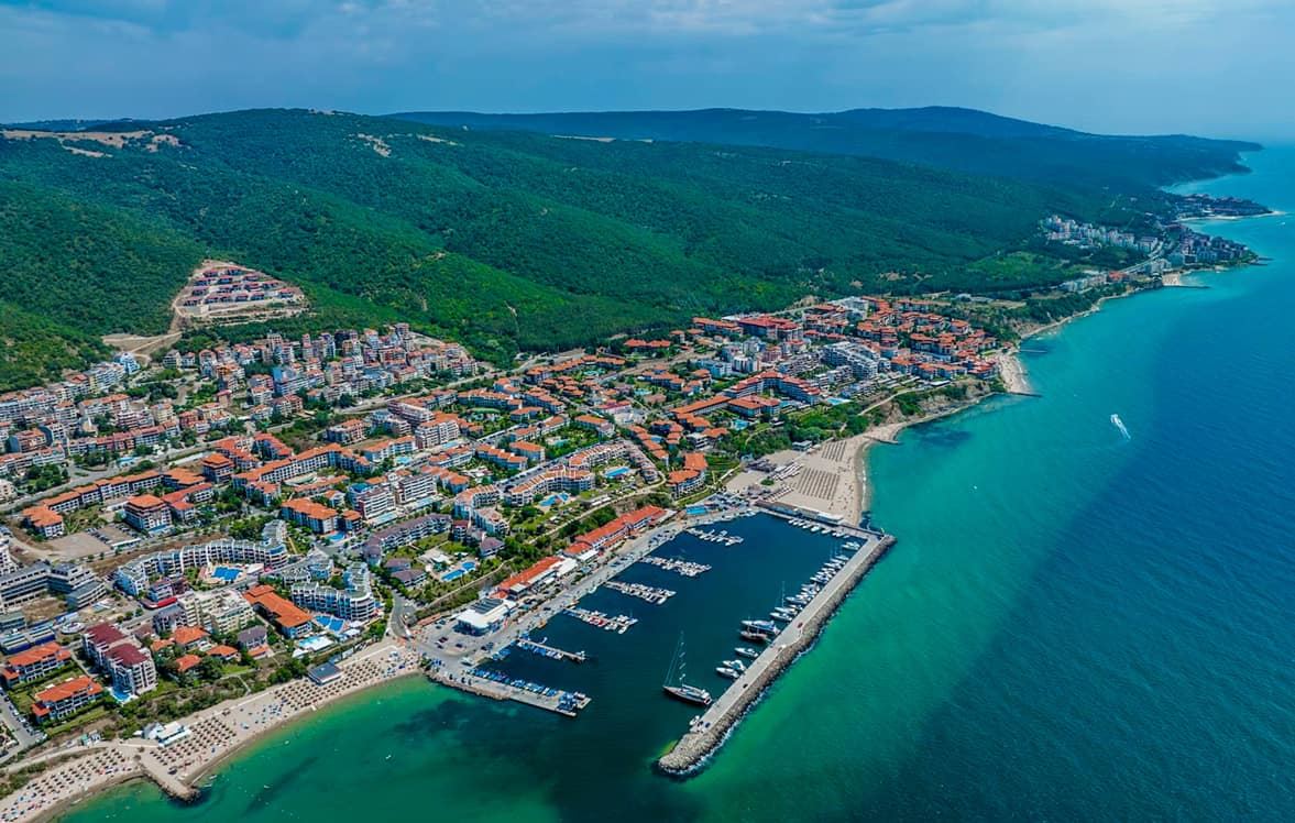 Уникальный дом в эко-комплексе в Святом Власе – панорама на море, природа и аутентичный болгарский стиль