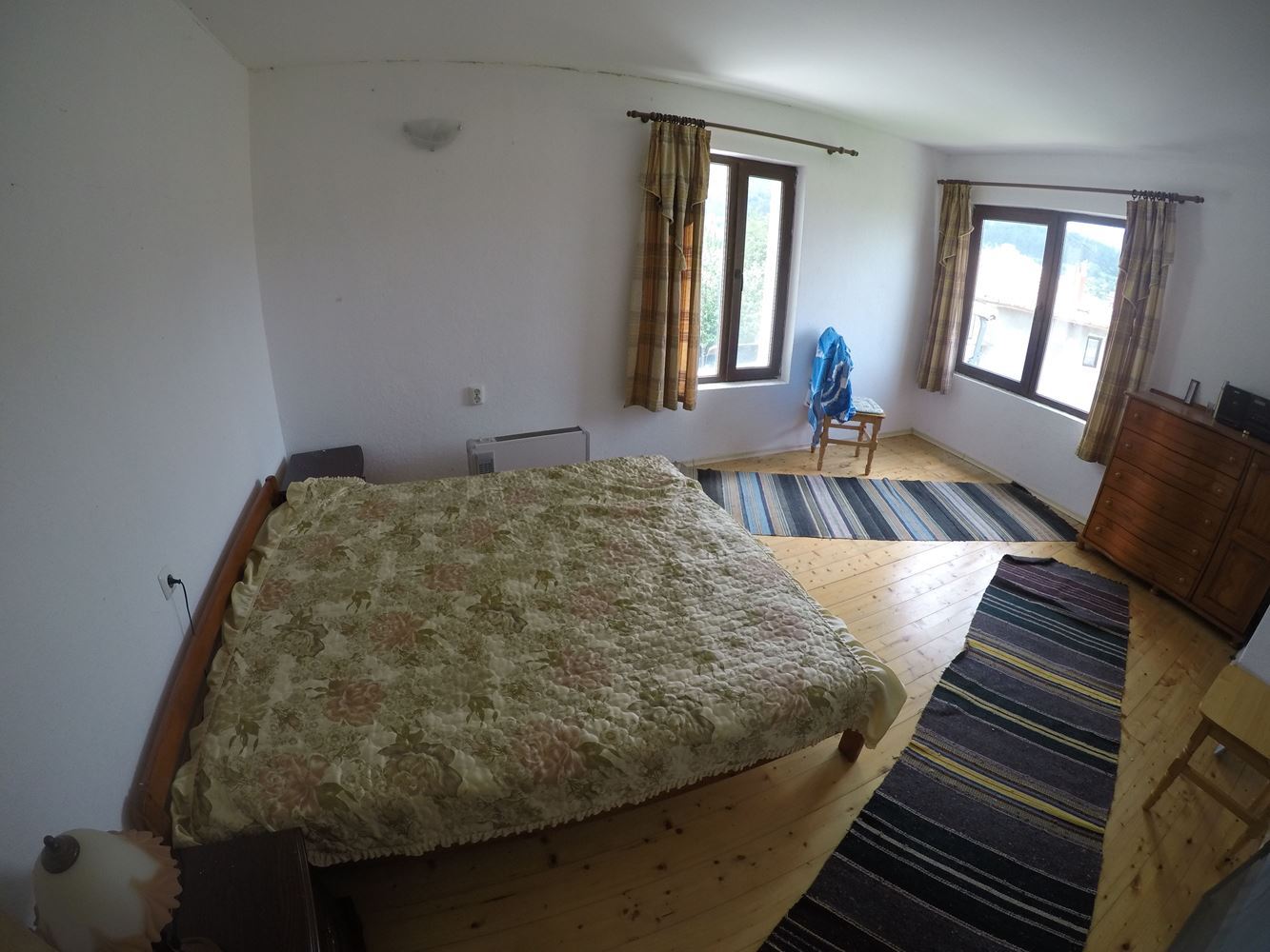 Добротный двухэтажный дом с ремонтом