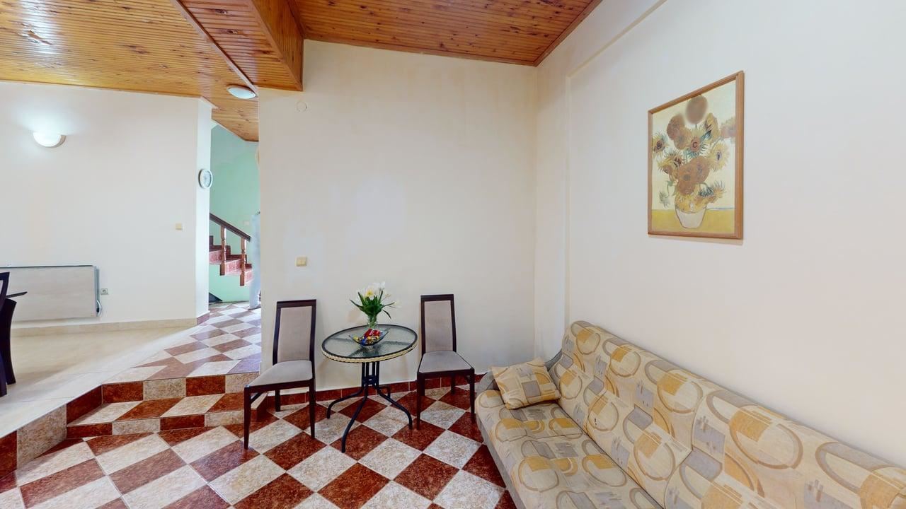 Двухэтажный дом в селе Порой – спокойствие, пространство и уют рядом с морем