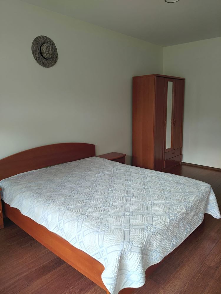 Просторный трехэтажный индивидуальный дом в центре Равды – комфорт, престиж и полная самостоятельность