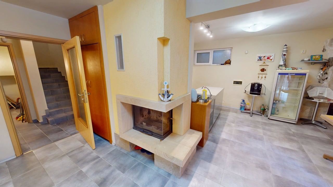 Панорамный четырёхэтажный дом с 8 спальнями и видом на море в к.к. Солнечный Берег – без таксы за обслуживание